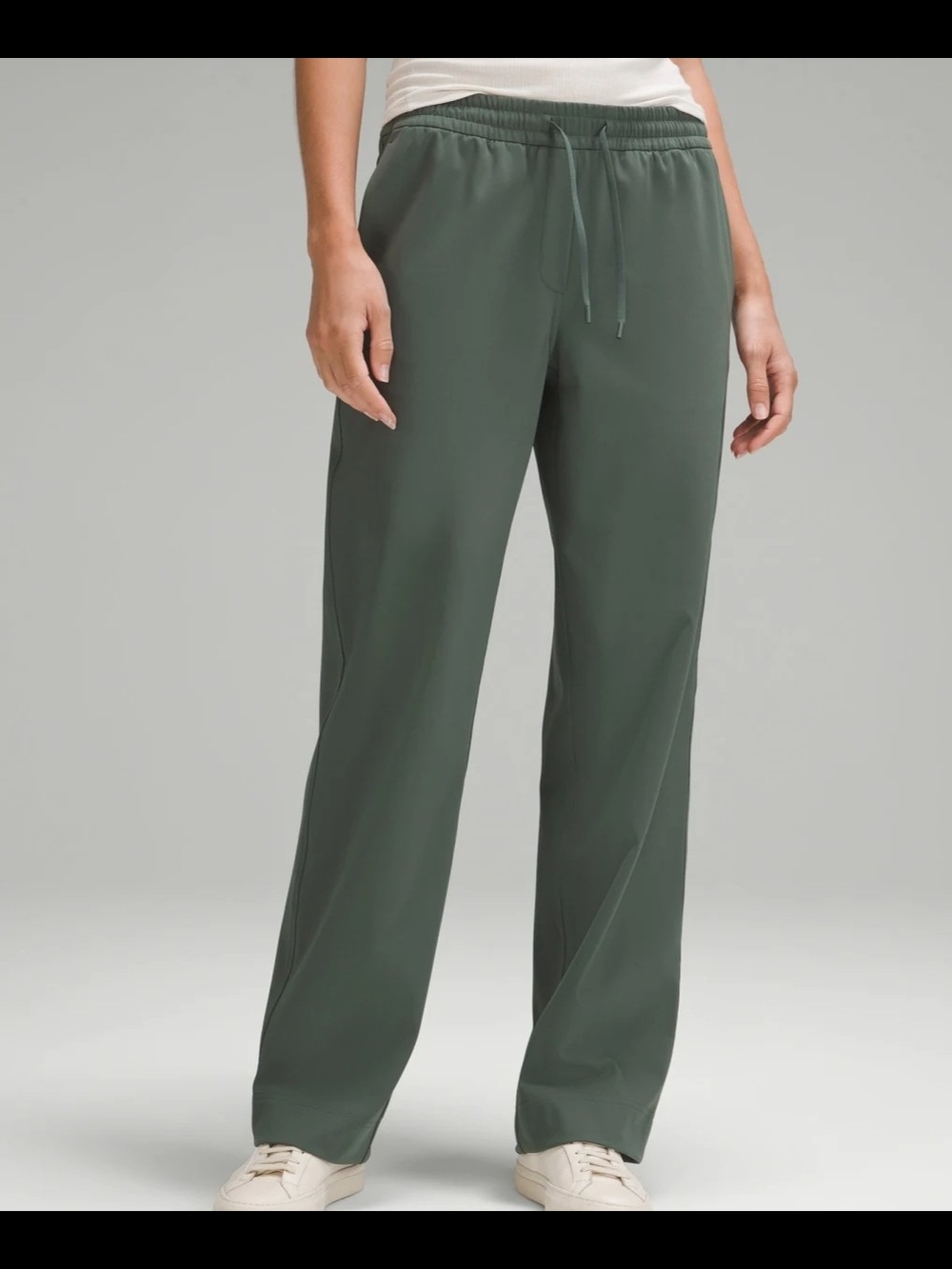 Straight-Leg Mid-Rise Luxtreme Pant Regular -